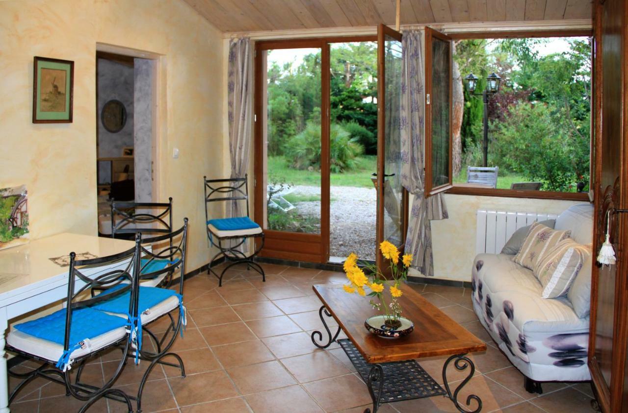 Gite Derriere Les Oliviers -Le Mas De La Cigale Bleue Caumont-sur-Durance Exterior photo